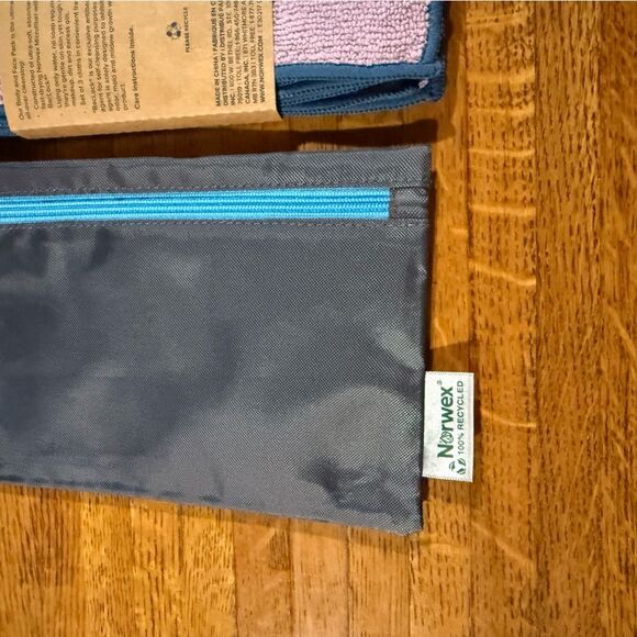 Norwex Small Body and Face Cloths  Lavender Set of 3 and Charcoal Wristlet NWT - Picture 10 of 11